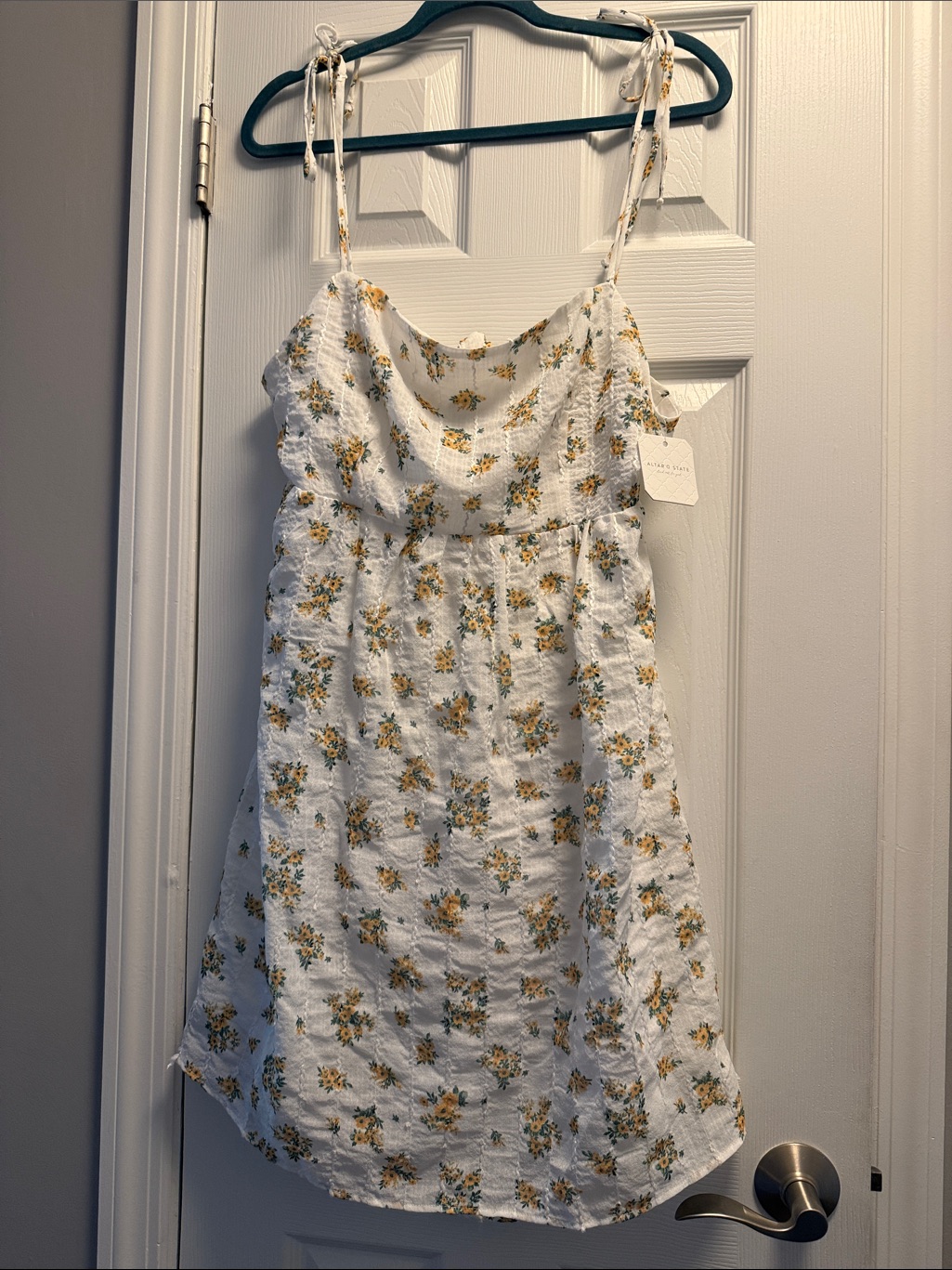 Brand New Altar'd State Dress Size Extra Large White With Yellow / Green Flowers